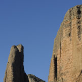 Escalada en roca de varios largos en vías equipadas